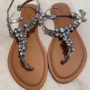 Flat sandals